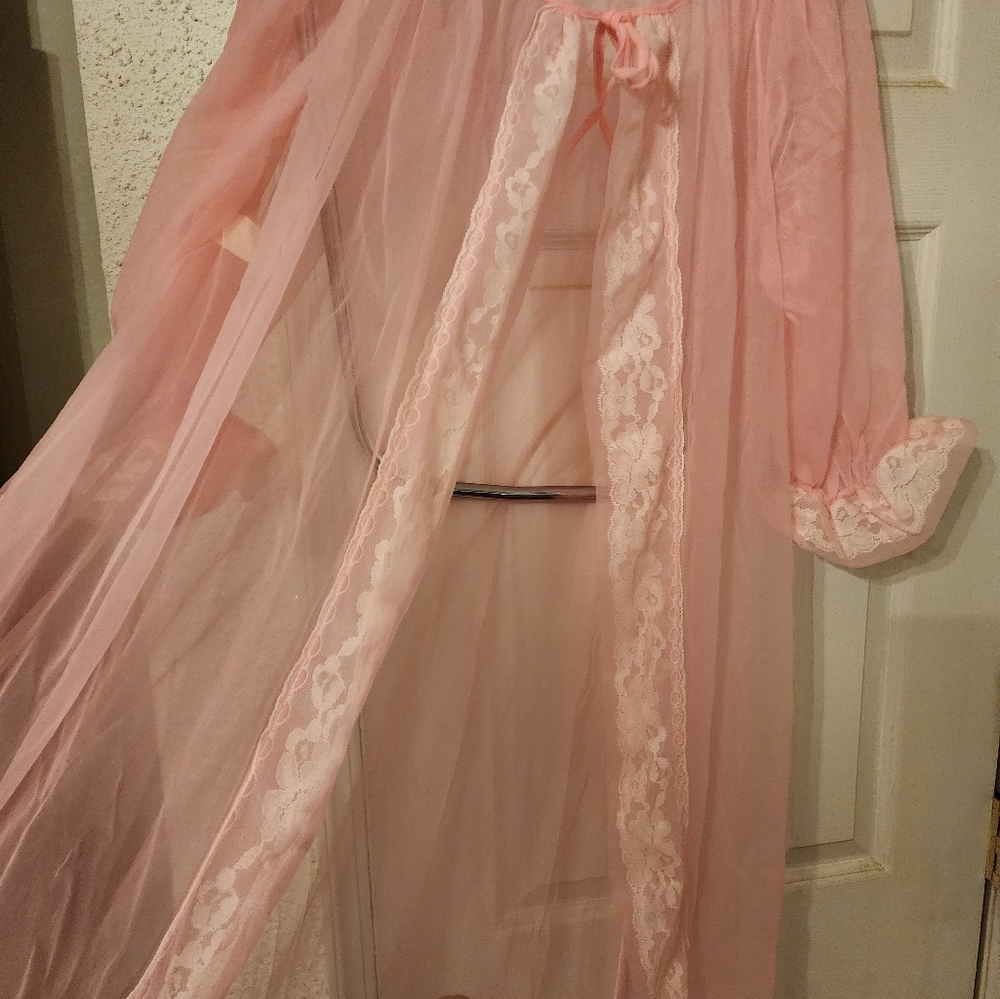 Vintage Sheer Pink Robe - Picture 2 of 6